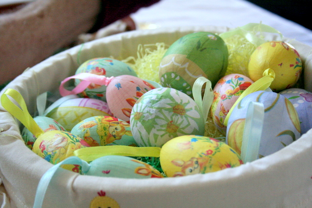 https://commons.wikimedia.org/wiki/File:Decorated_Easter_eggs_in_basket,_March_2008.jpg // Permission to use under license CC BY 2.0