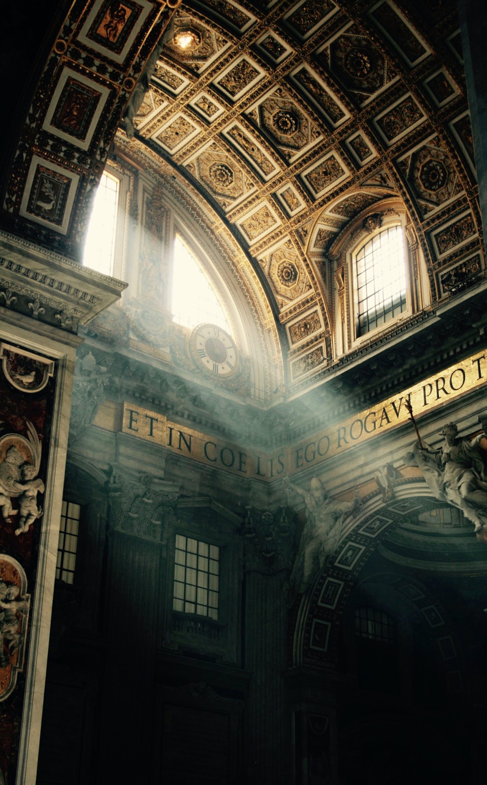 St. Peters Basilica, Città del Vaticano, Vatican City // Free to use under Unsplash License
